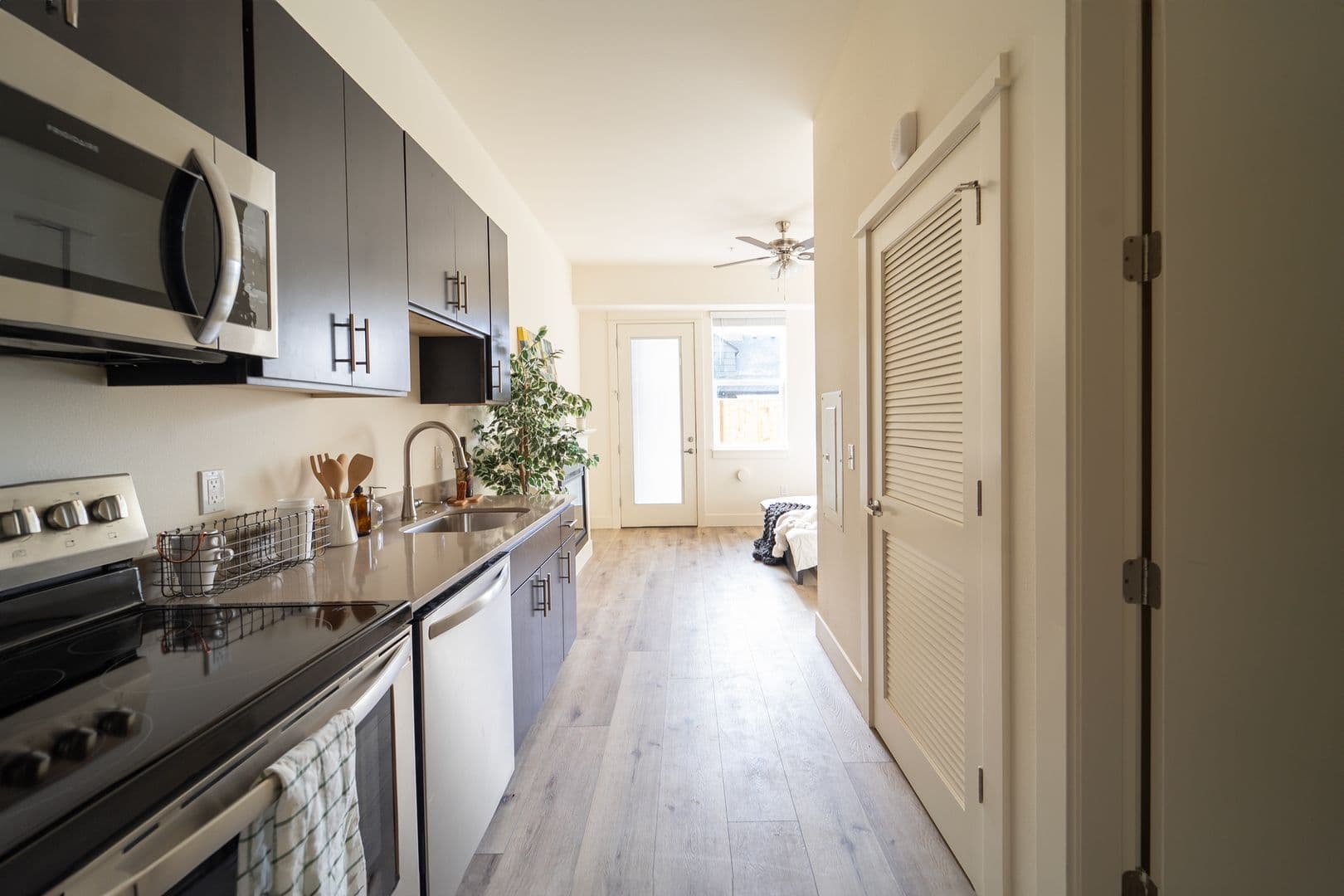 Portland Apartment: 7980-7990 SW Capitol Hill Rd