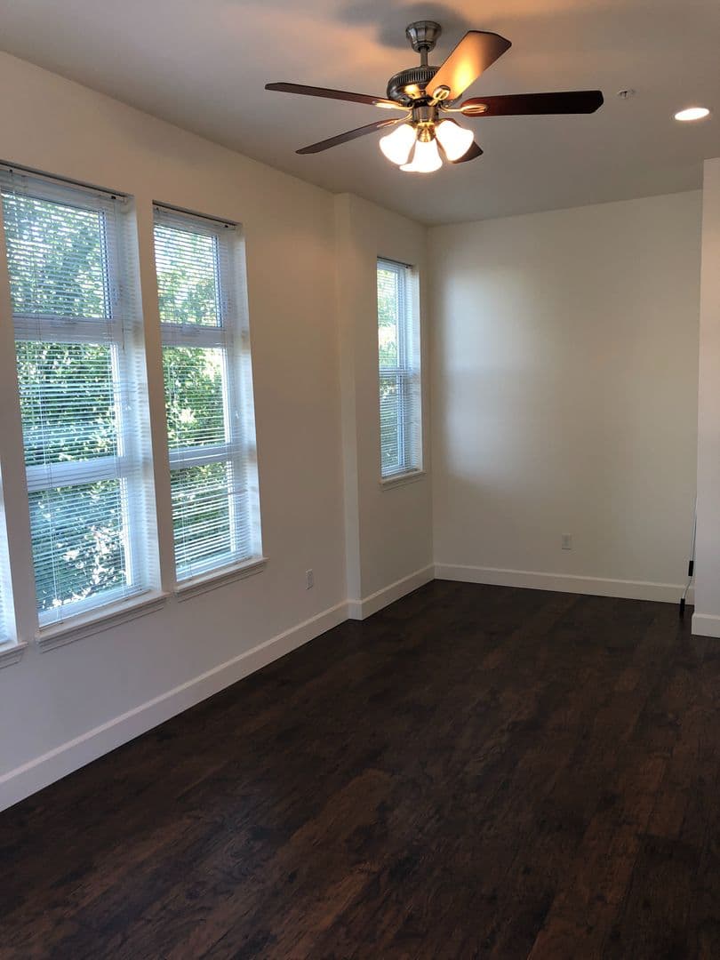 Portland Apartment: 1100 & 1120 SE Sherman St.