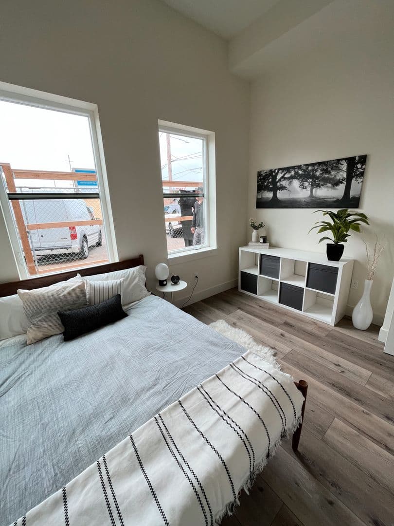 Portland Apartment: 5980-5960 E Burnside St.