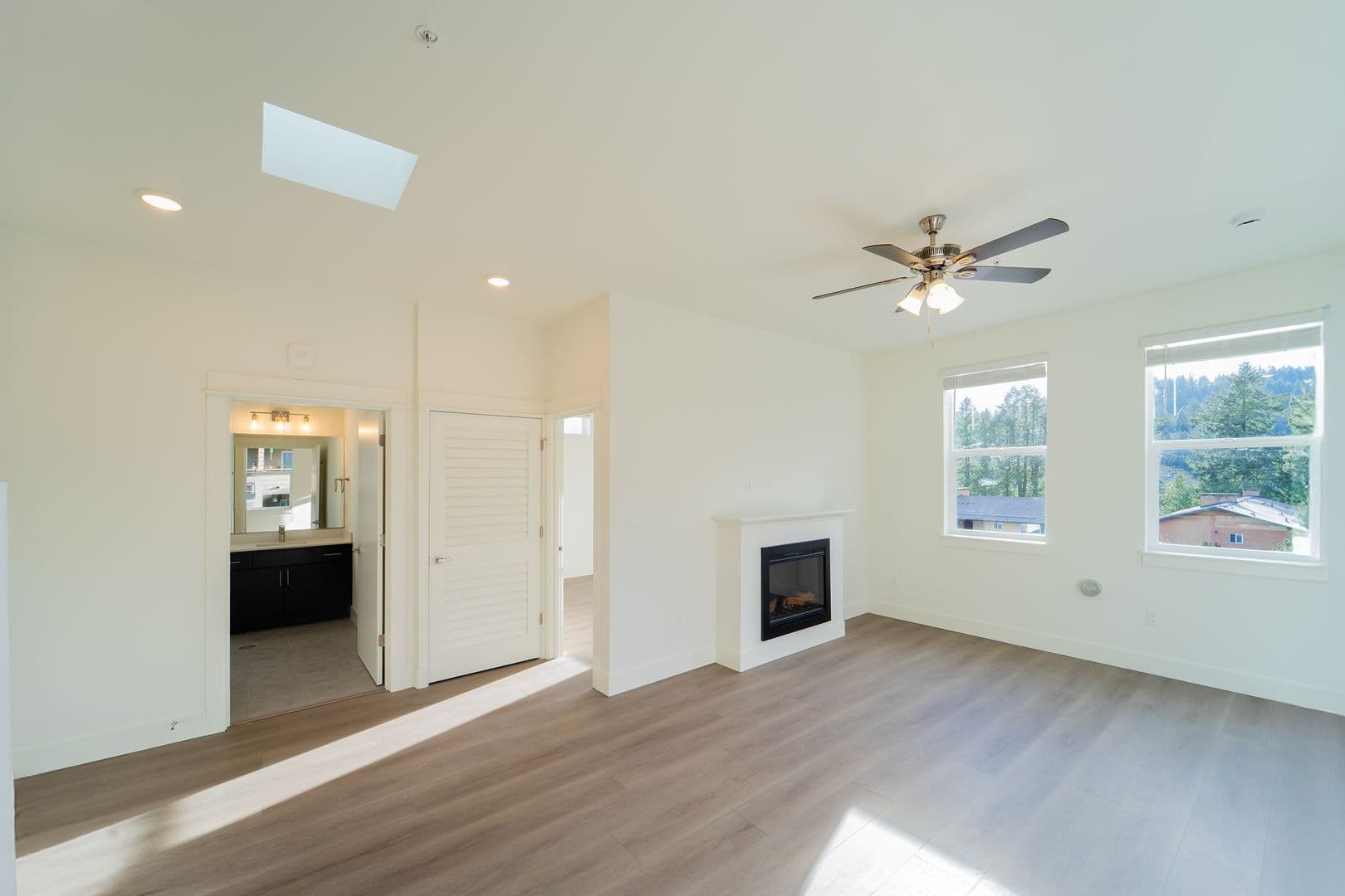 Milwaukie Apartment: 1600 SE Lava Dr.