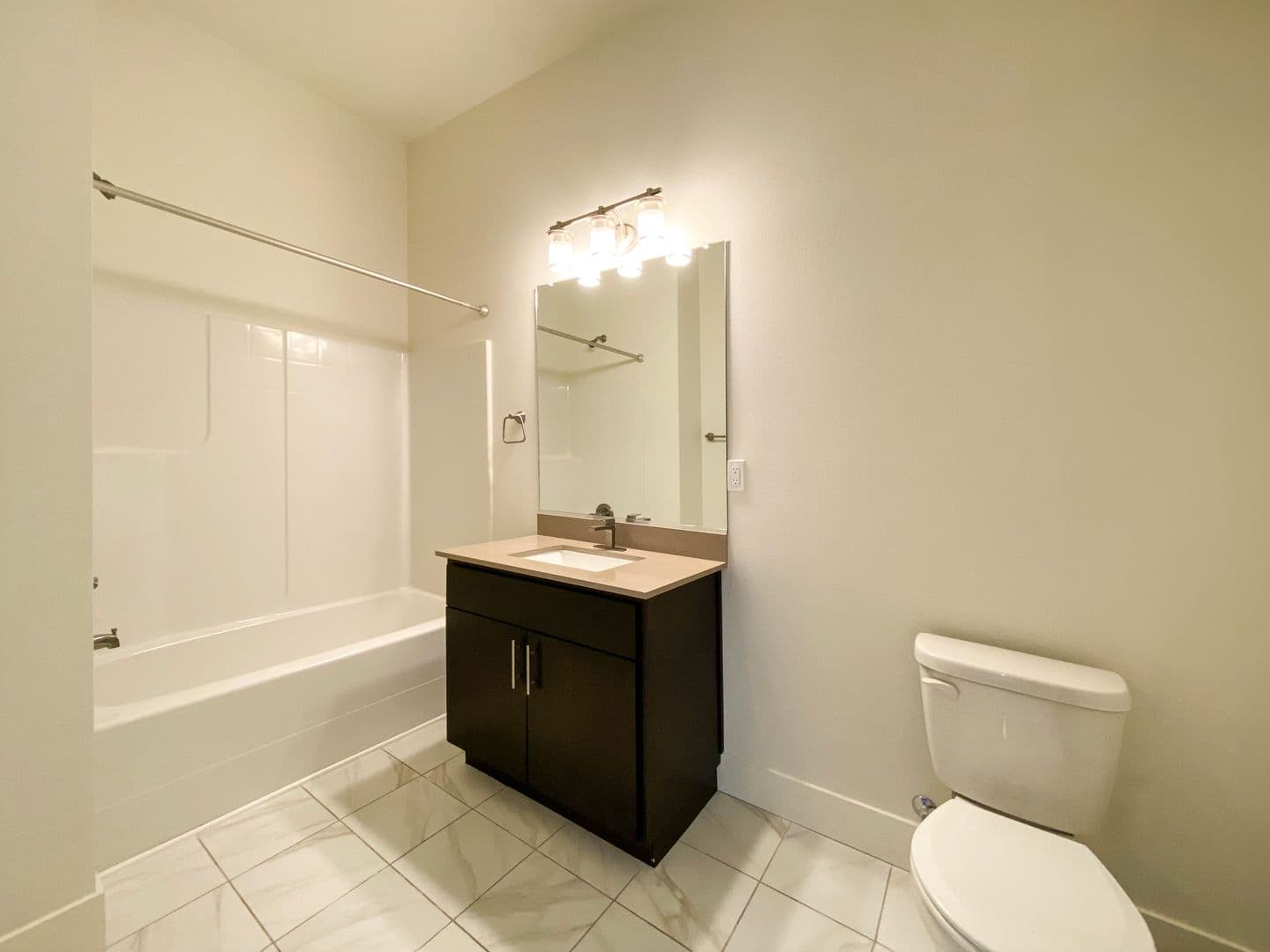 Vancouver Apartment: 1660 D St.