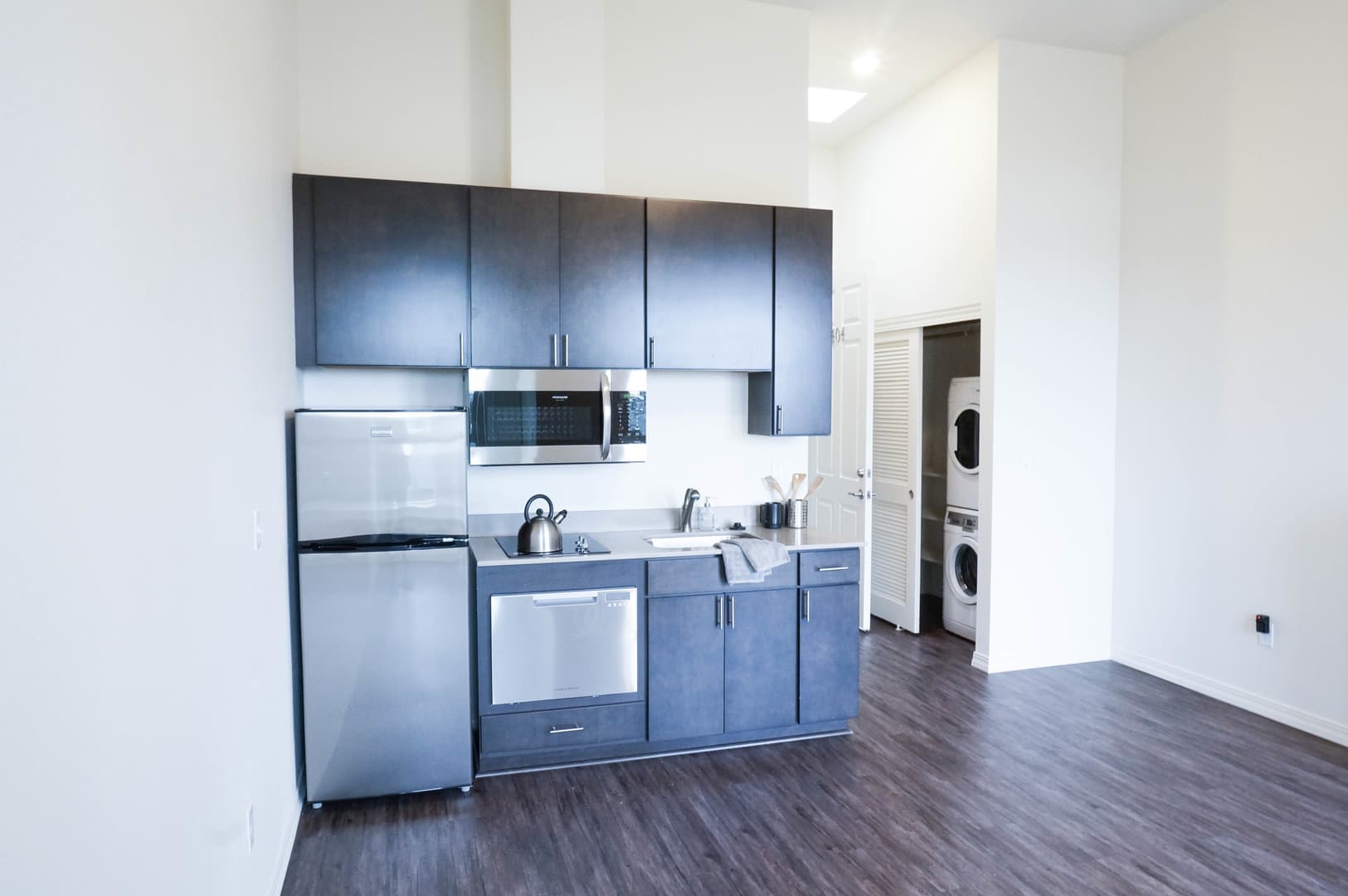 Portland Apartment: 1385 NW 22nd Ave., Portland, 97210