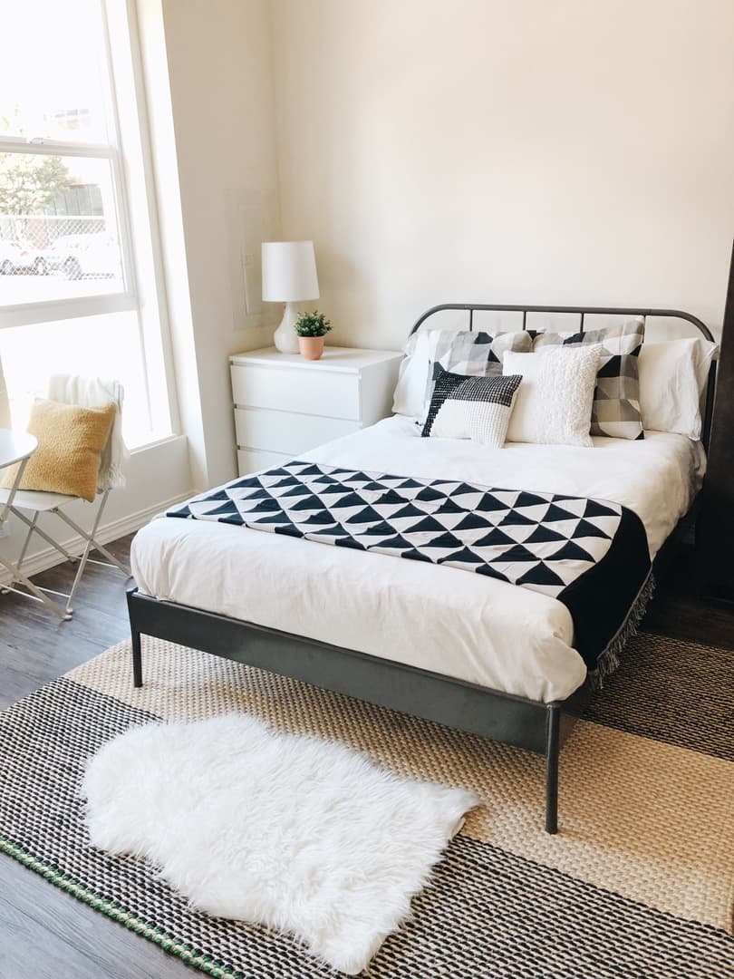 Portland Apartment: 1385 NW 22nd Ave., Portland, 97210