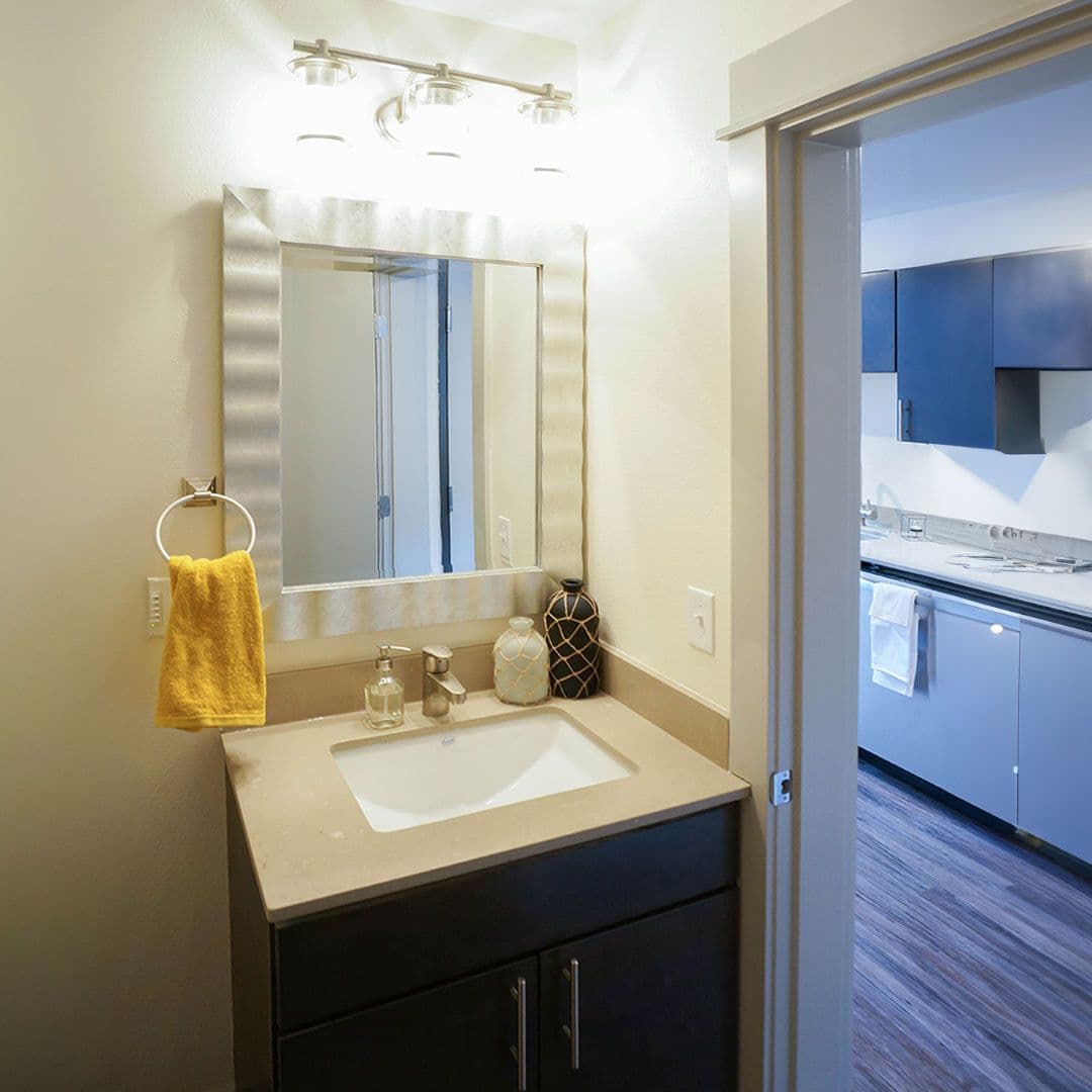 Portland Apartment: 1616 NW Everett