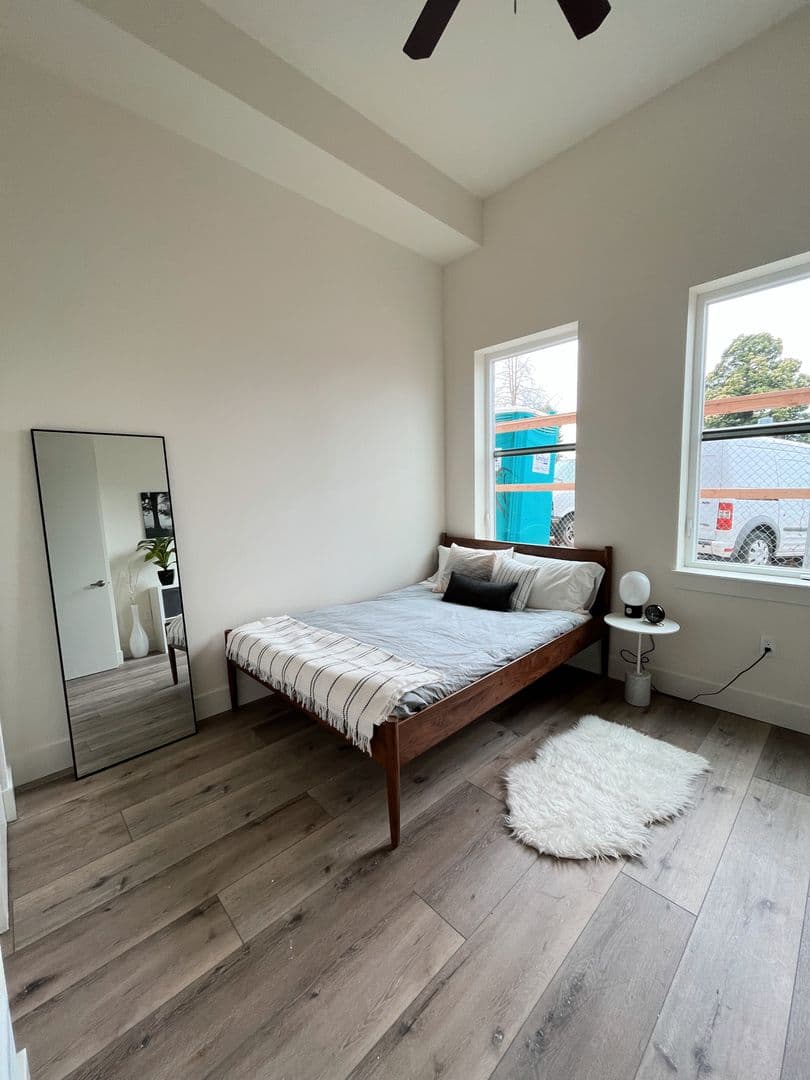 Portland Apartment: 5980-5960 E Burnside St.