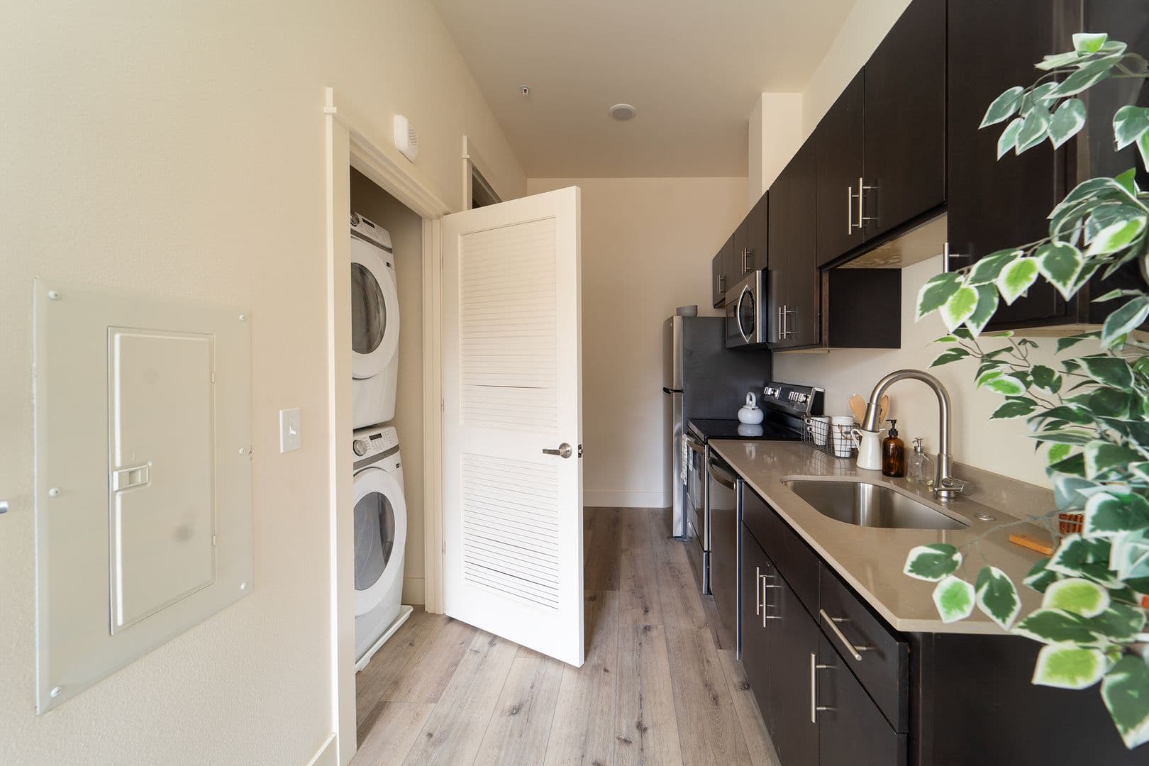 Portland Apartment: 7980-7990 SW Capitol Hill Rd
