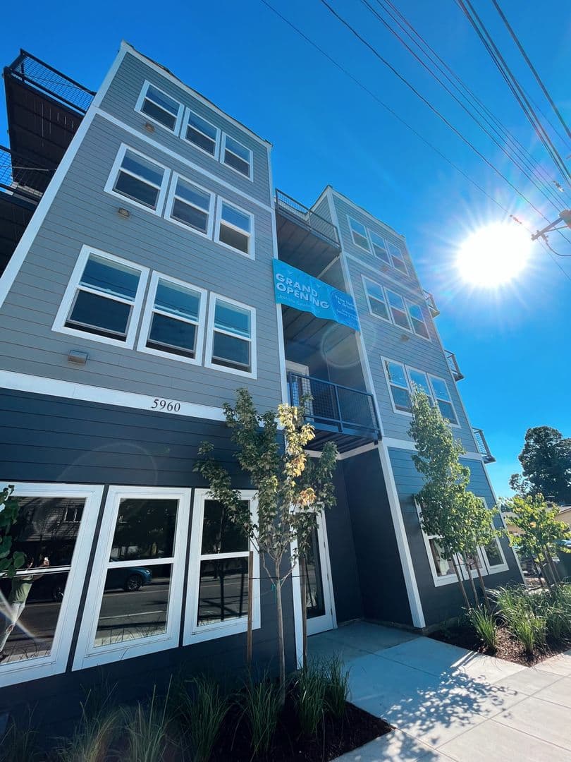 Portland Apartment: 5980-5960 E Burnside St.