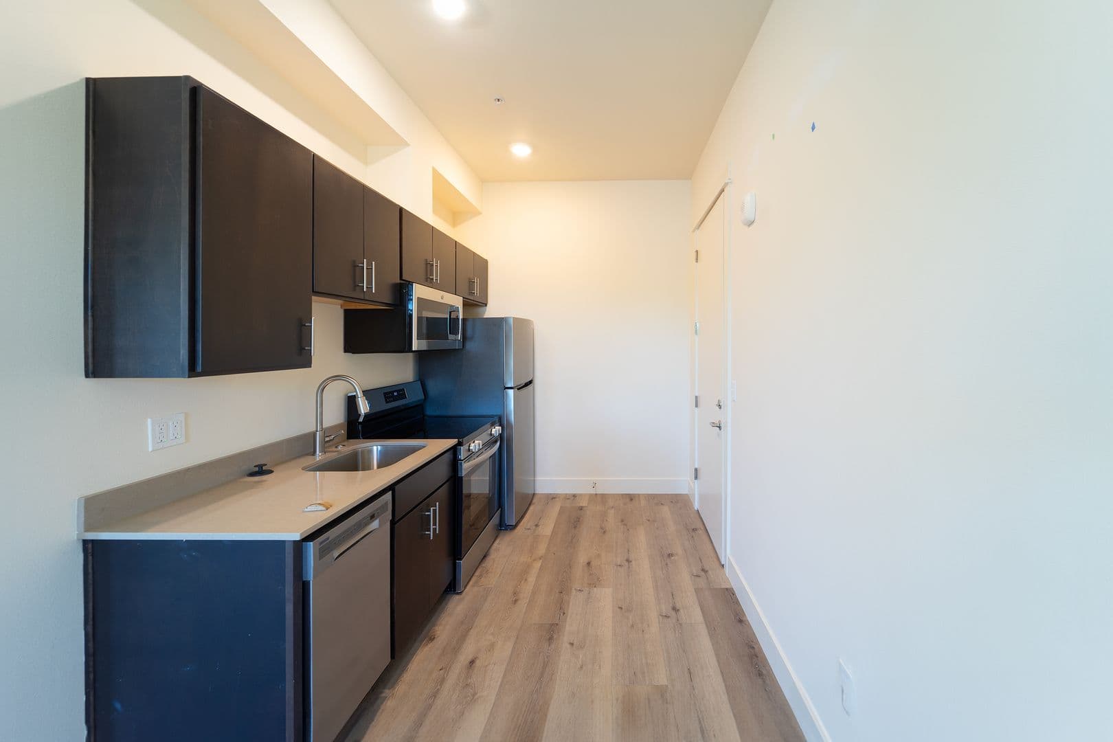 Portland Apartment: 7980-7990 SW Capitol Hill Rd