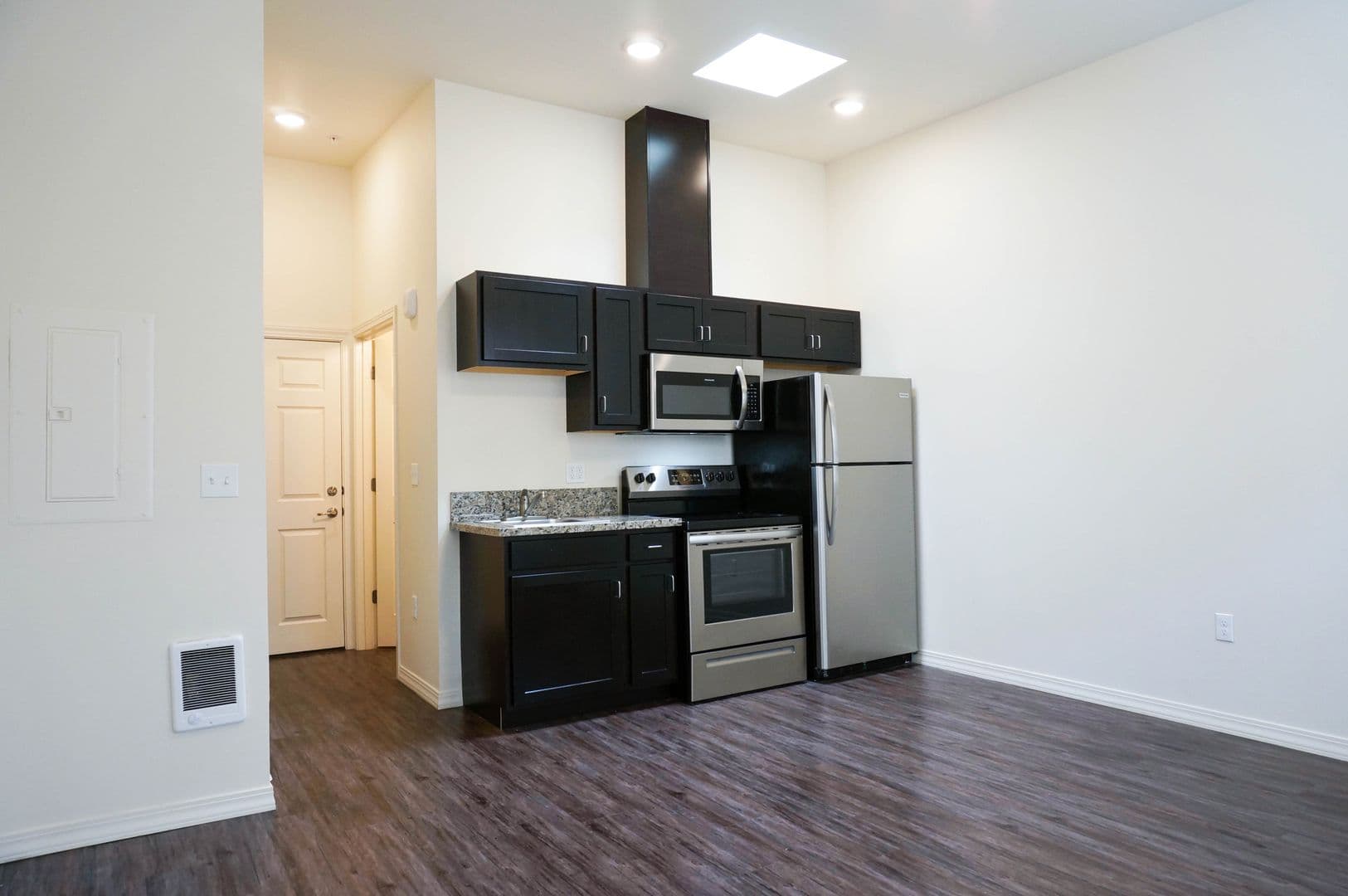 Portland Apartment: 7228 N Burlington Ave