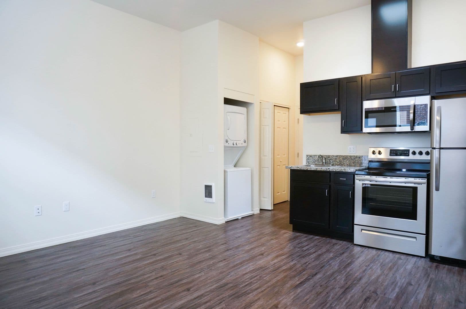 Portland Apartment: 7228 N Burlington Ave
