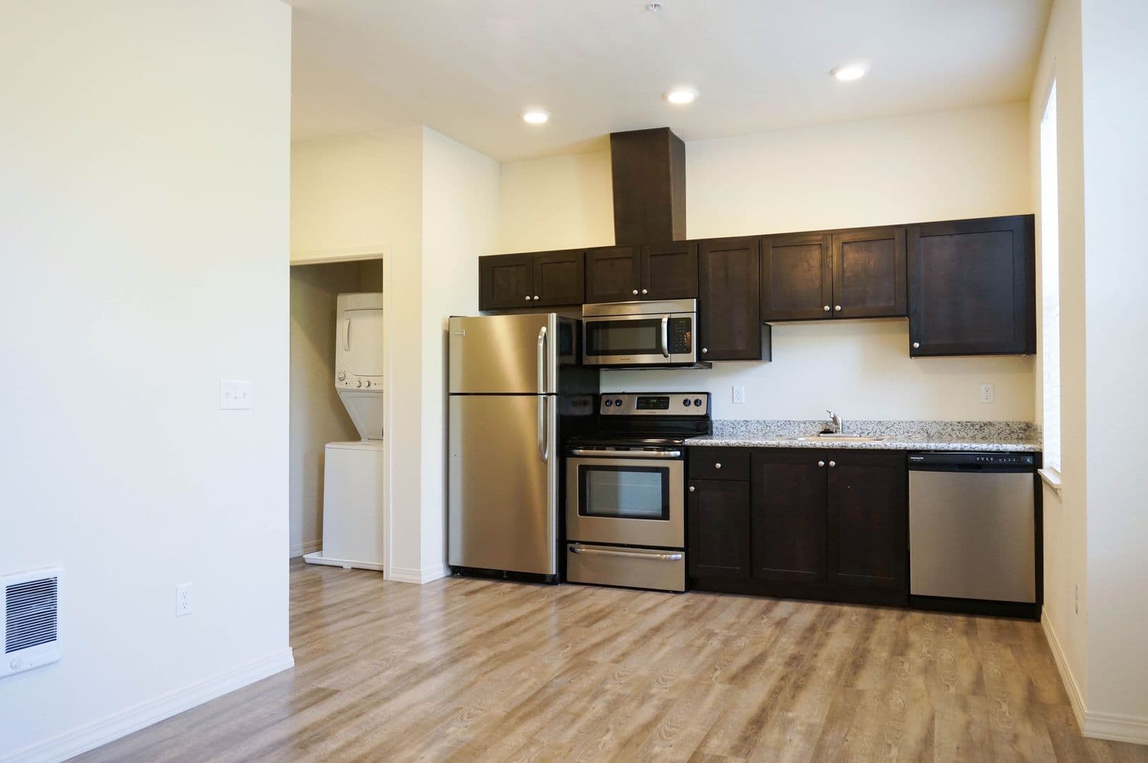 Portland Apartment: 8510 N Ivanhoe St