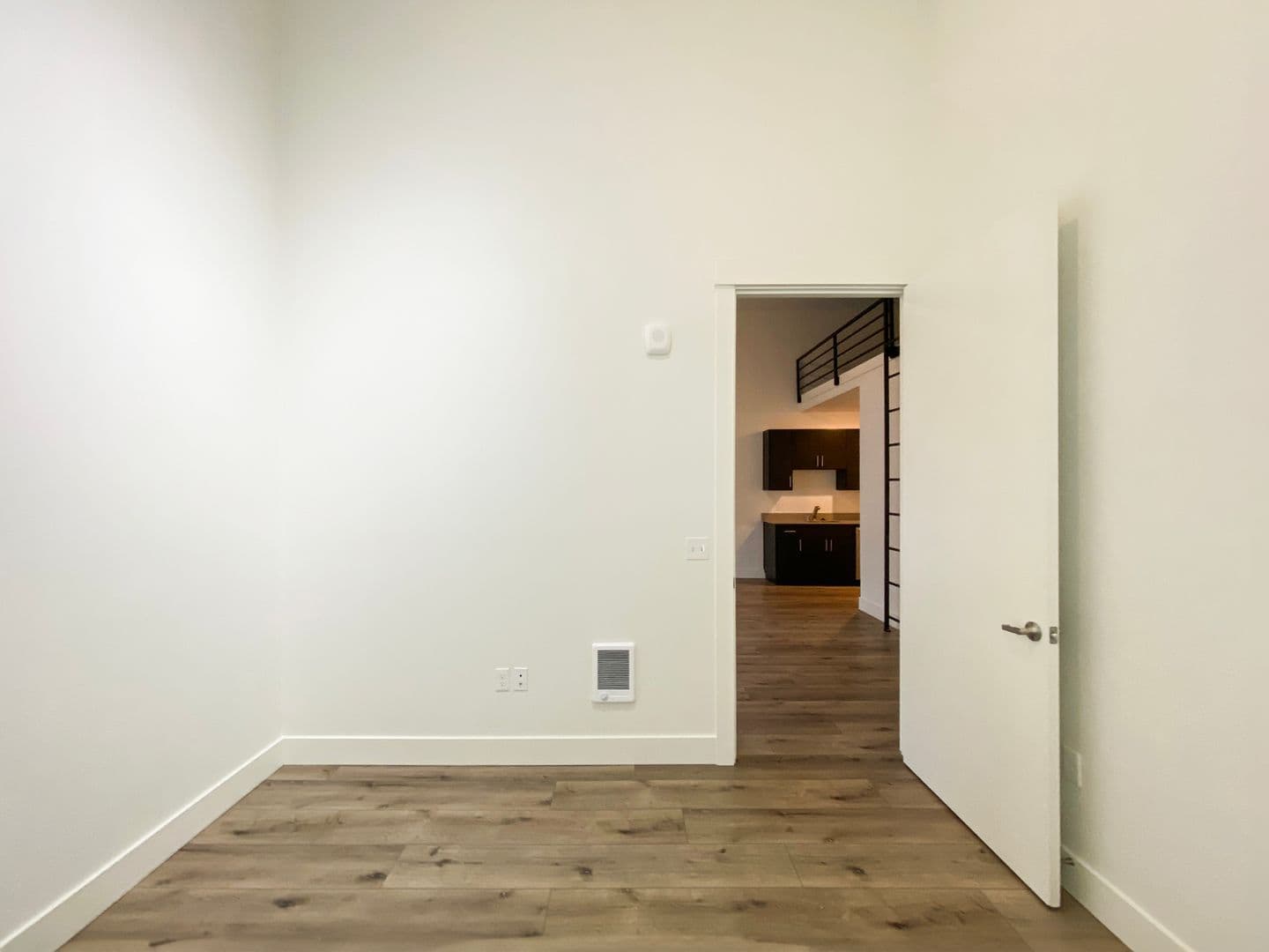 Vancouver Apartment: 1660 D St.