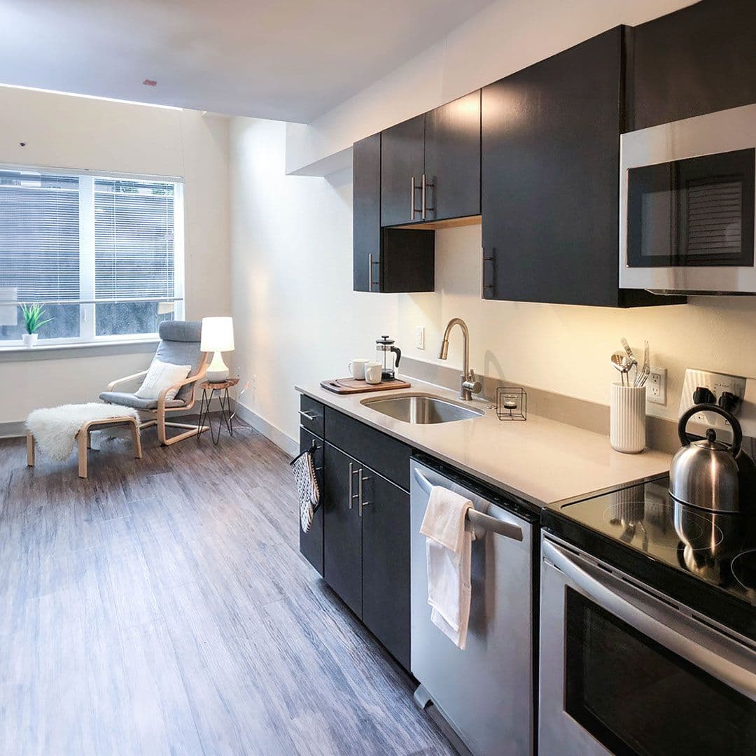 Portland Apartment: 1616 NW Everett