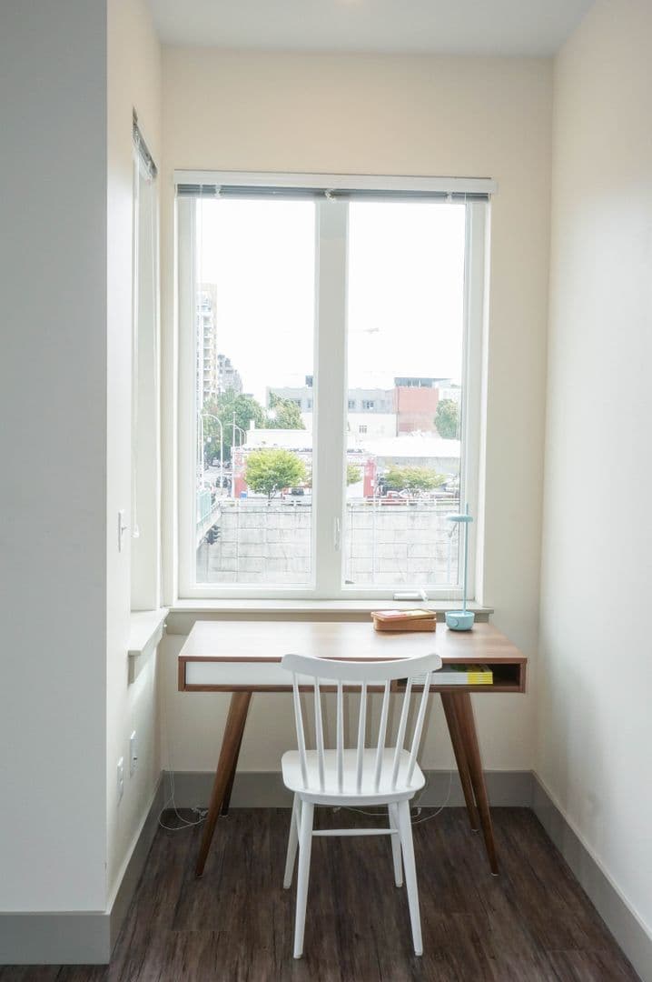 Portland Apartment: 1616 NW Everett
