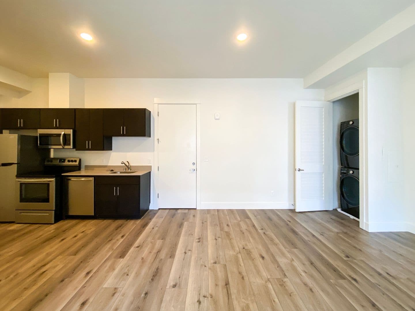 Vancouver Apartment: 1660 D St.