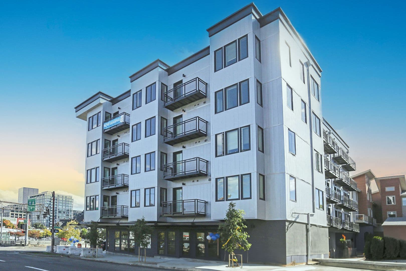 Portland Apartment: 1616 NW Everett