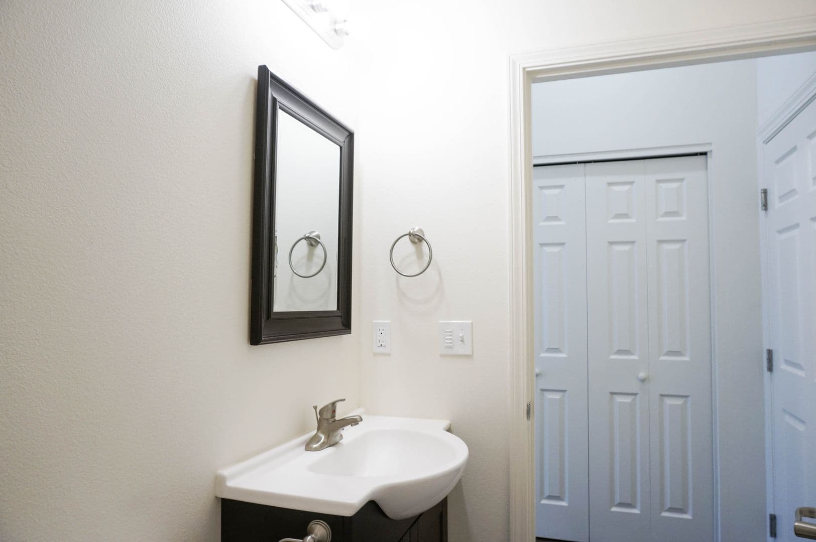 Portland Apartment: 7228 N Burlington Ave