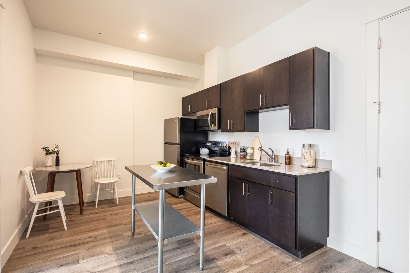 Vancouver Apartment: 1660 D St.