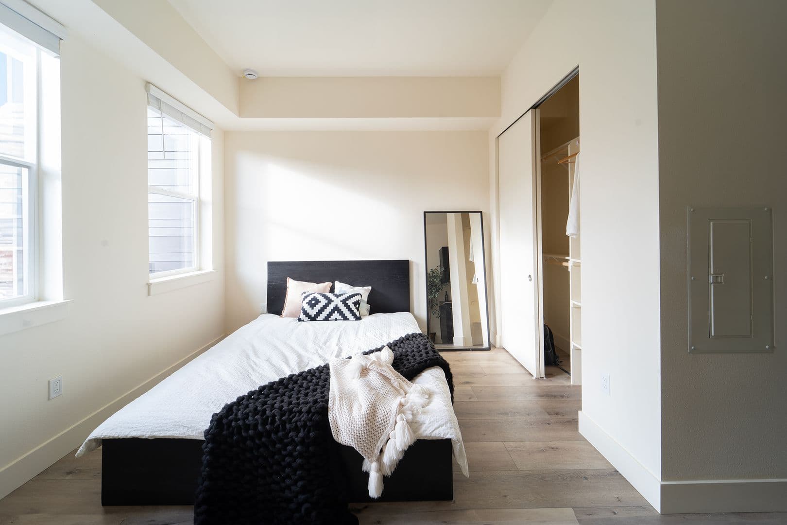 Portland Apartment: 7980-7990 SW Capitol Hill Rd