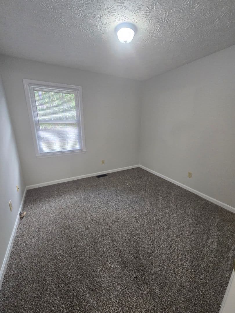 Fayetteville House: 647 Daharan Dr