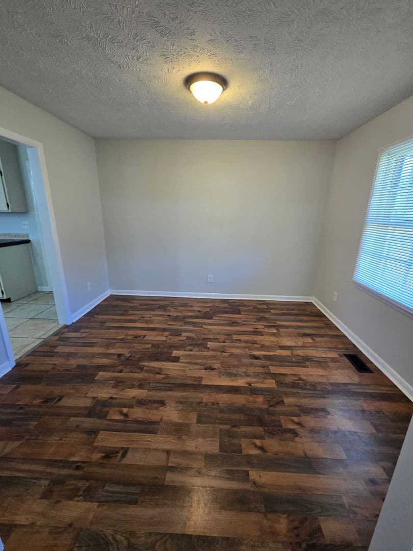 Fayetteville House: 1105 Quailwood Dr