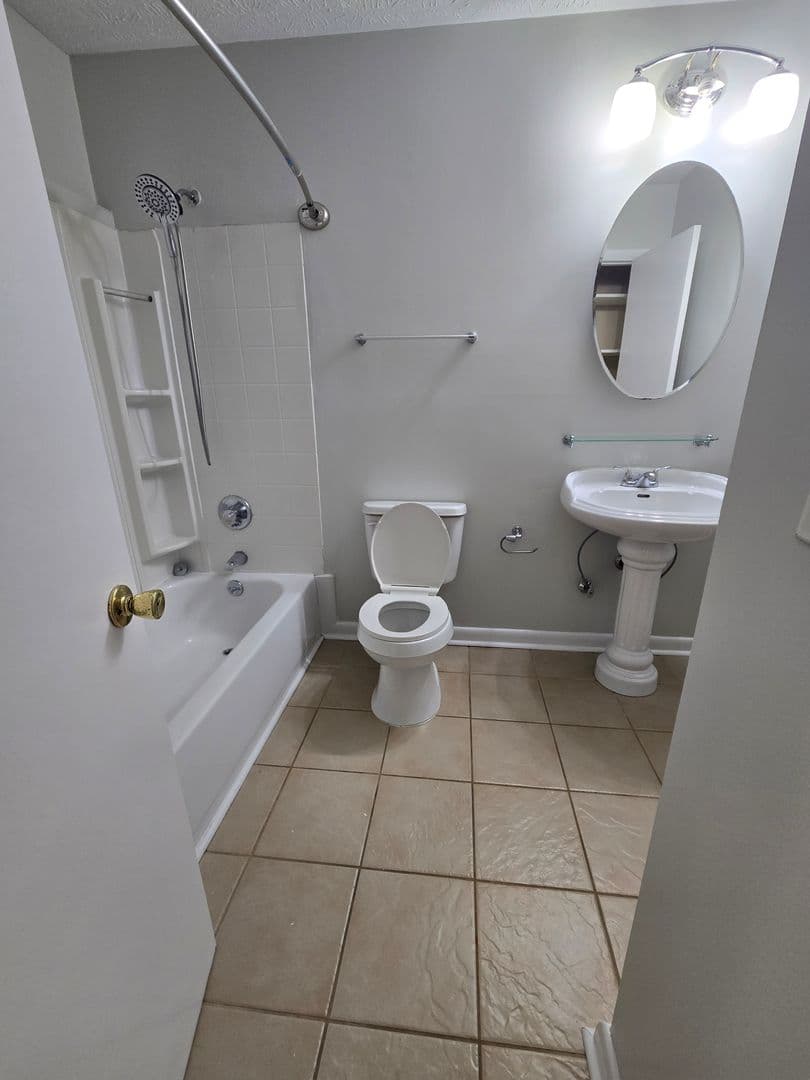 Fayetteville House: 1105 Quailwood Dr