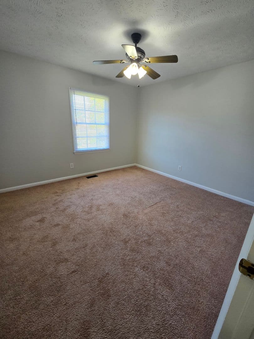 Fayetteville House: 1105 Quailwood Dr