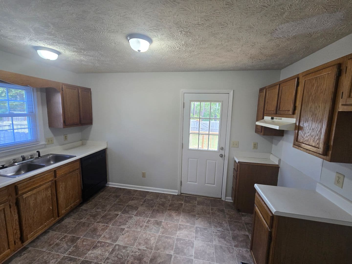 Fayetteville House: 647 Daharan Dr