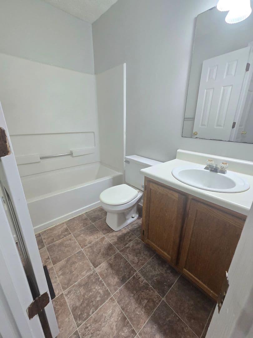 Fayetteville House: 647 Daharan Dr