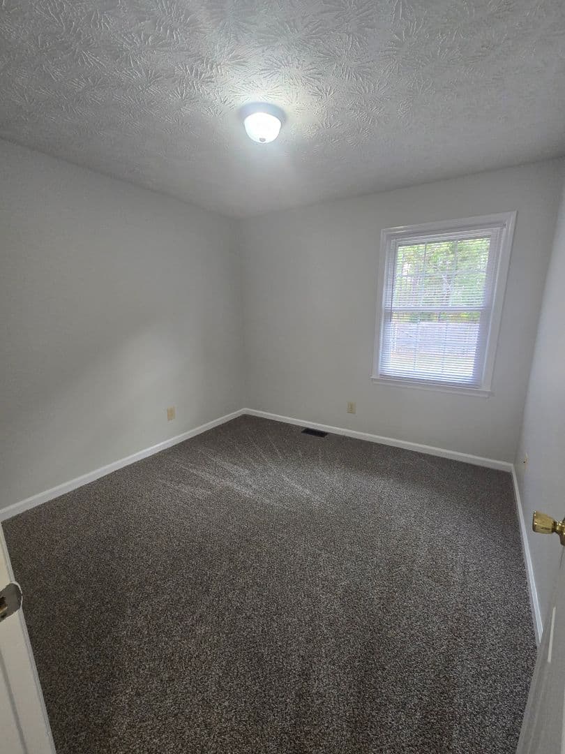 Fayetteville House: 647 Daharan Dr