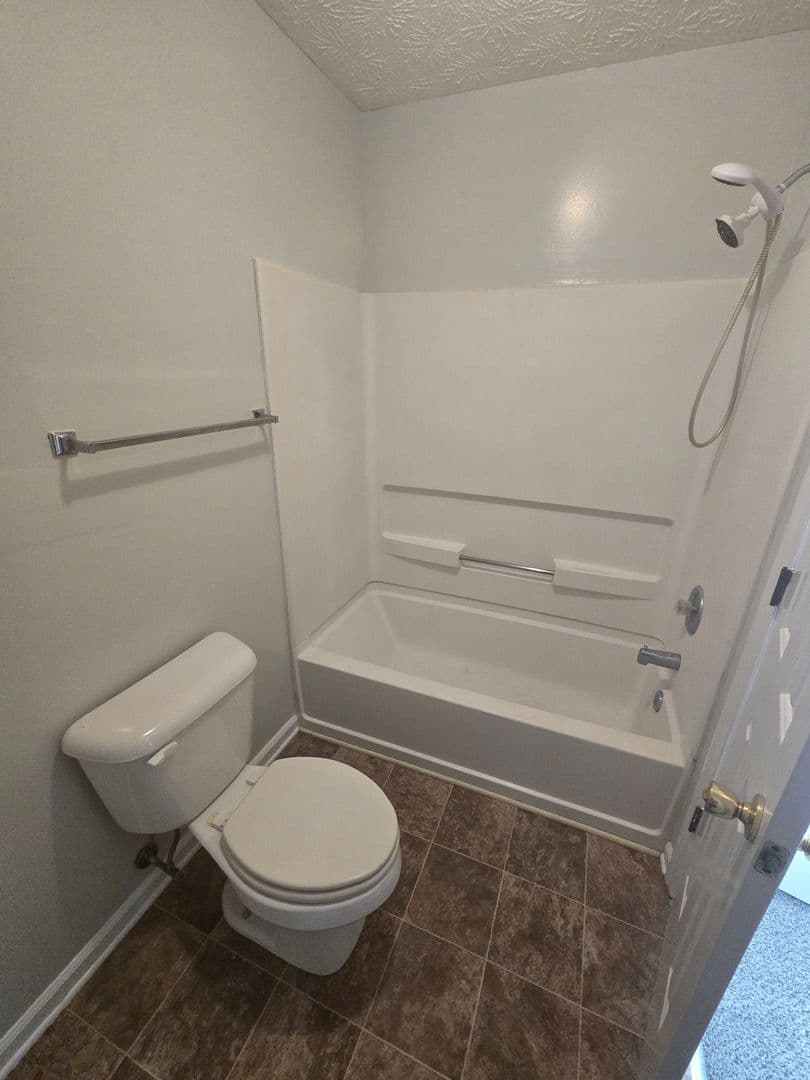 Fayetteville House: 647 Daharan Dr