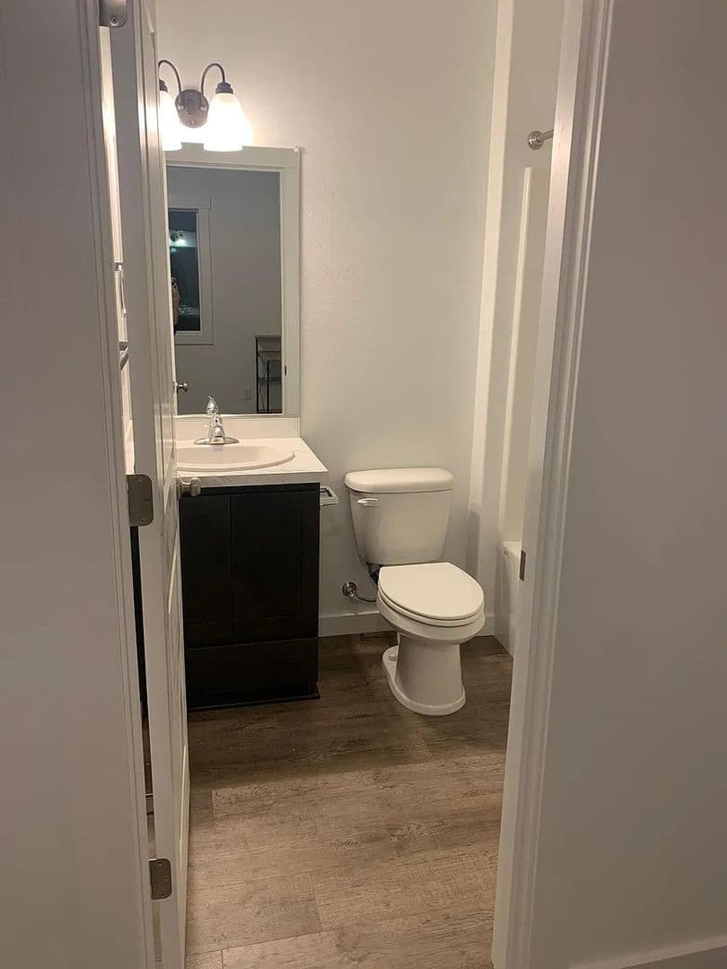 Winlock Apartment: 804 SE First Street