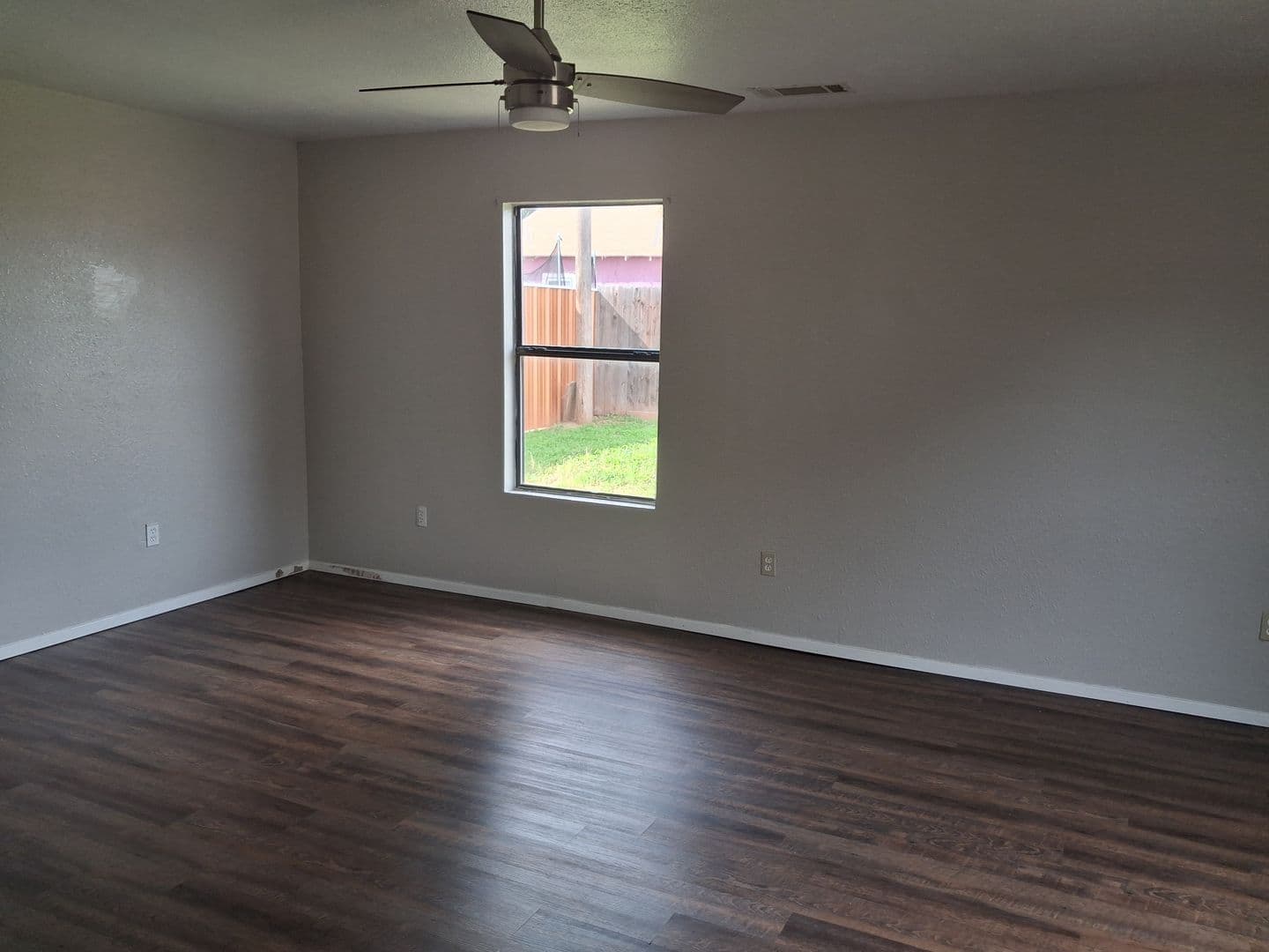 Portales Apartment: 905-907 N Ave K