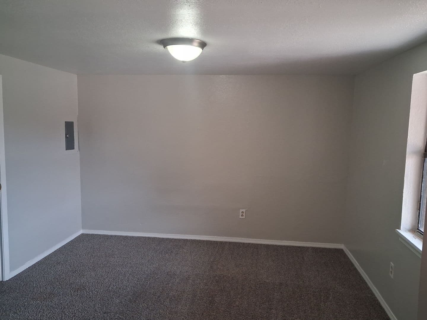 Portales Apartment: 905-907 N Ave K