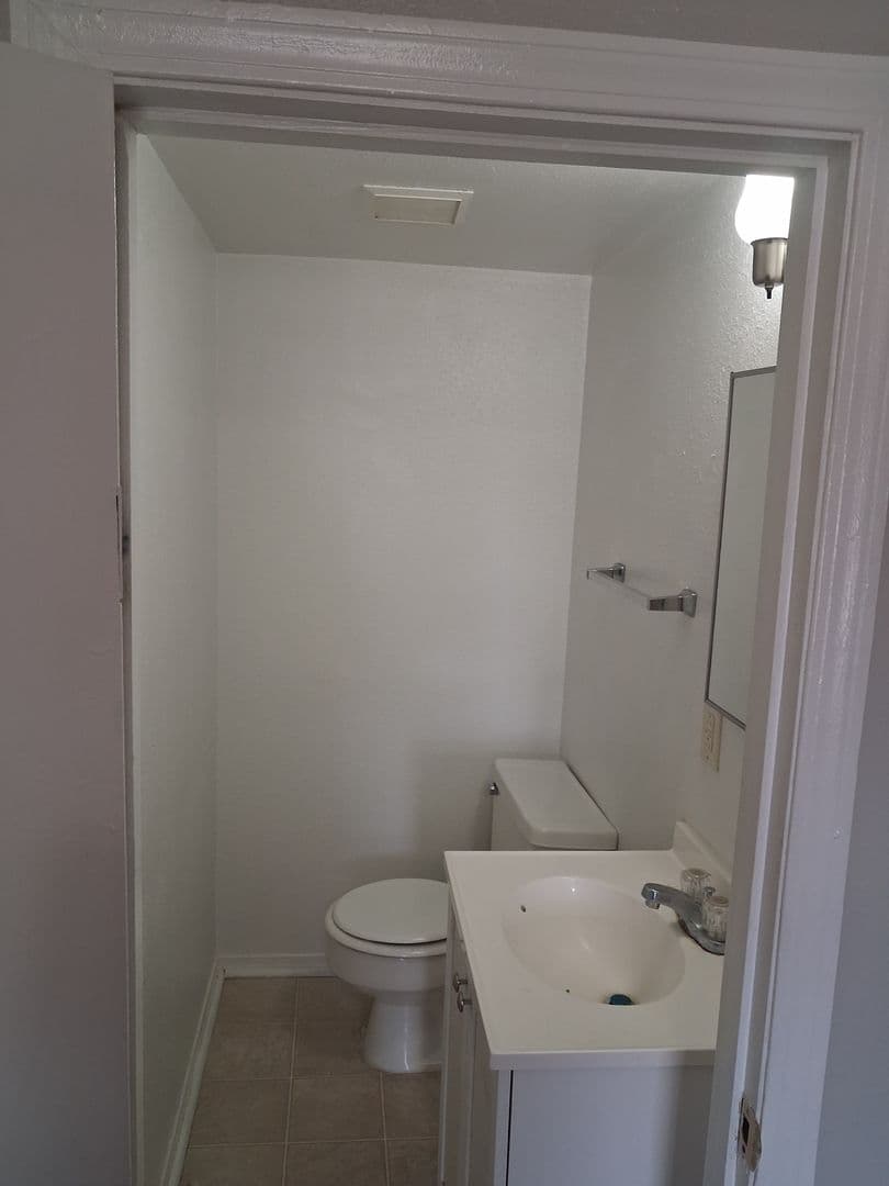 Portales Apartment: 905-907 N Ave K