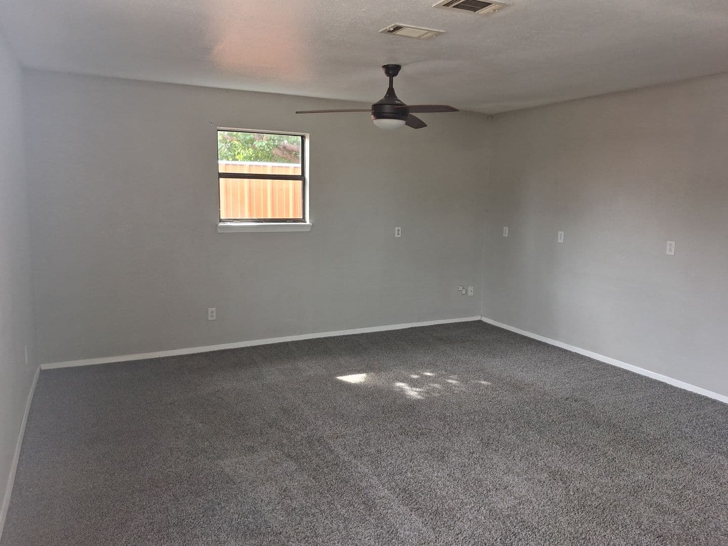Portales Apartment: 905-907 N Ave K