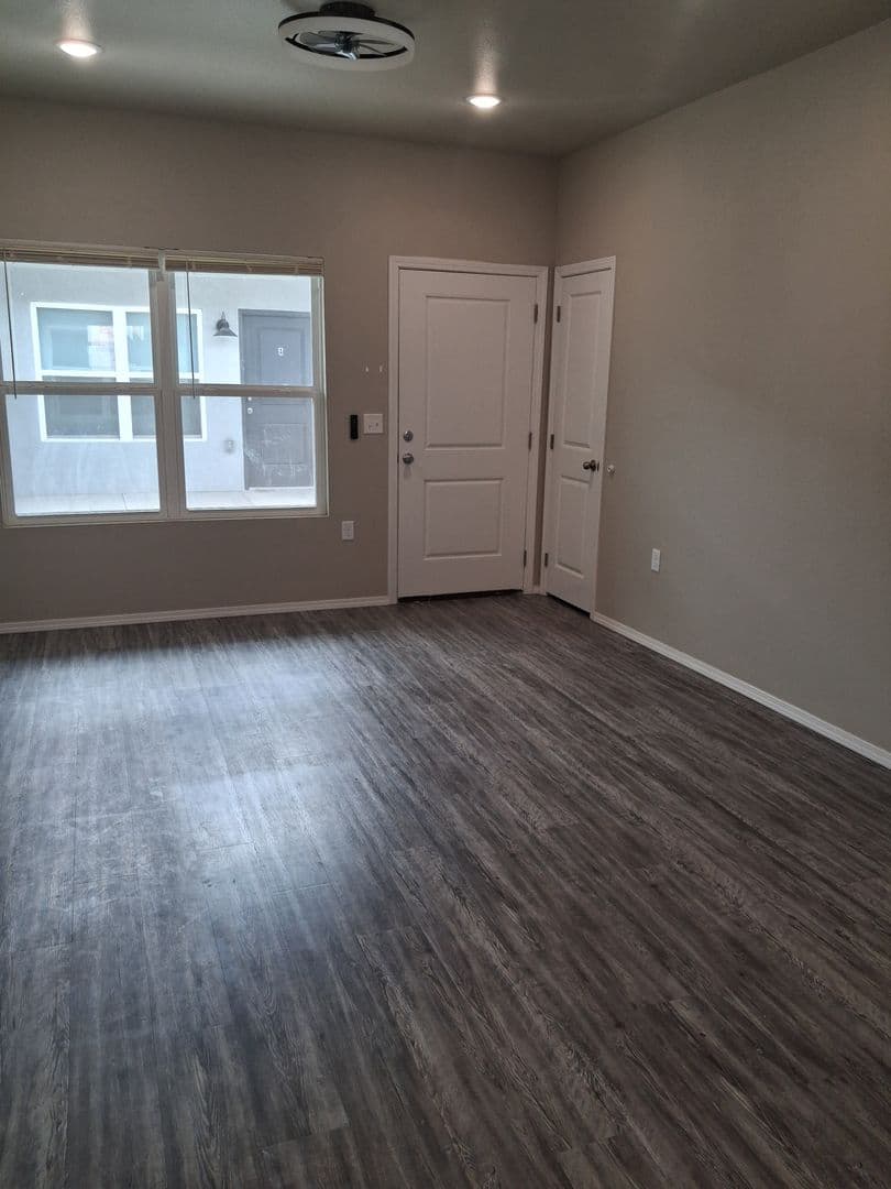 Portales Apartment: 322 N Ave B