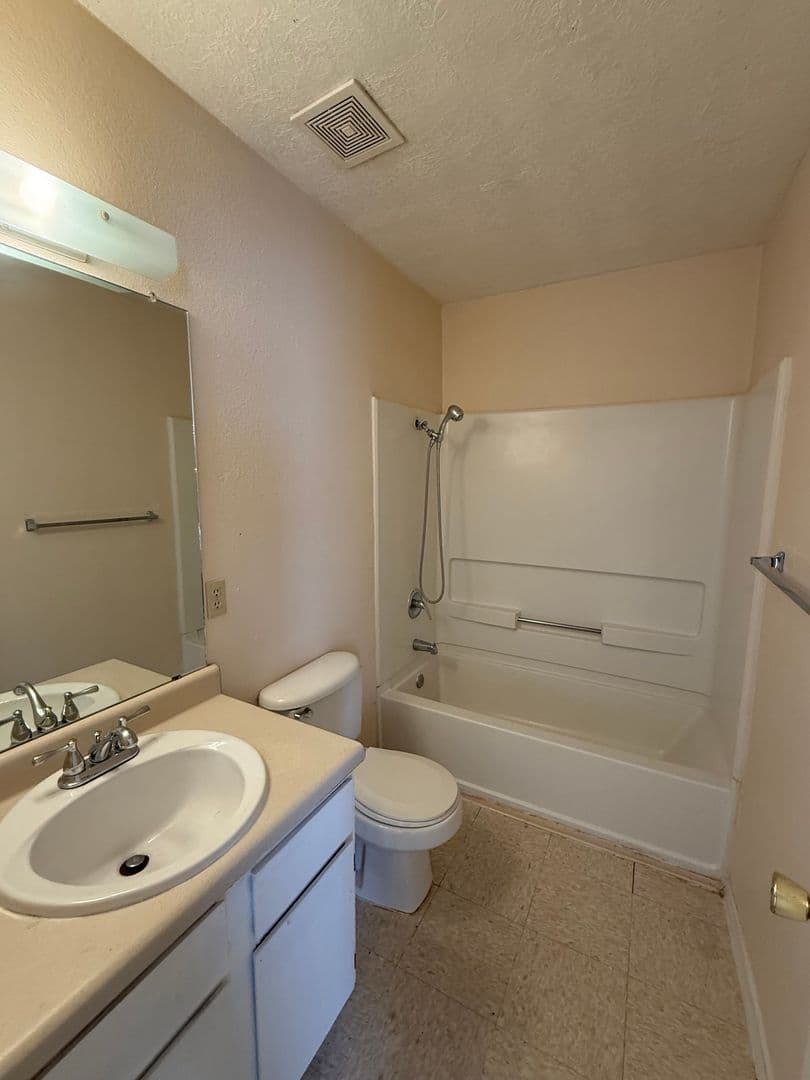 Clovis Apartment: 1500 Echols