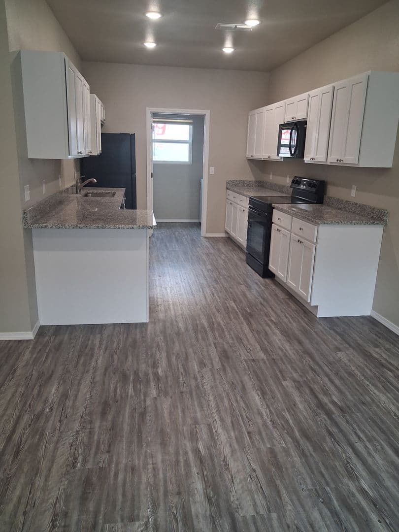 Portales Apartment: 322 N Ave B