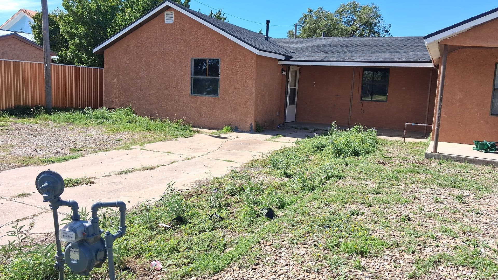 Portales Apartment: 905-907 N Ave K