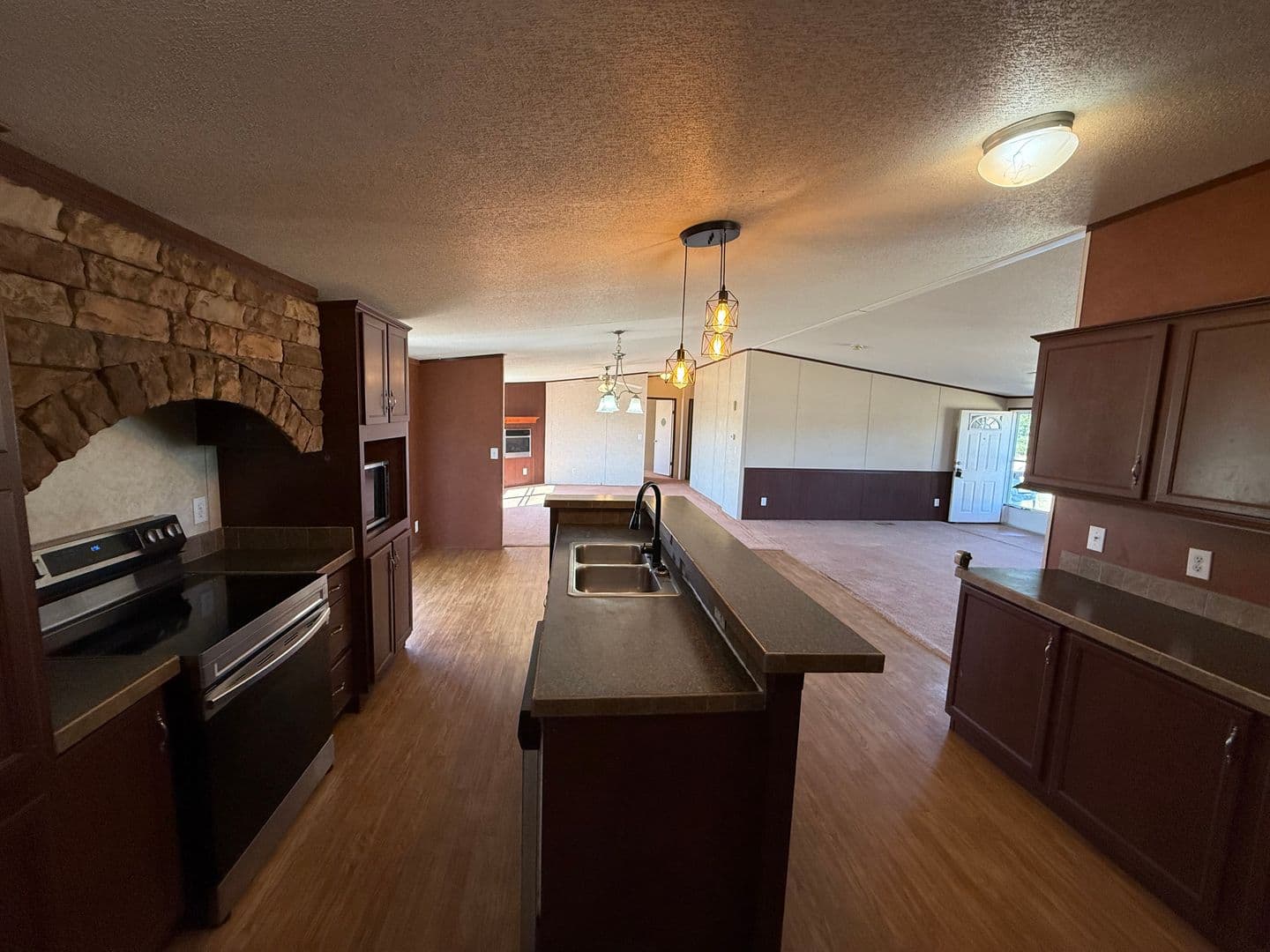 Melrose House: 202 N 1st St