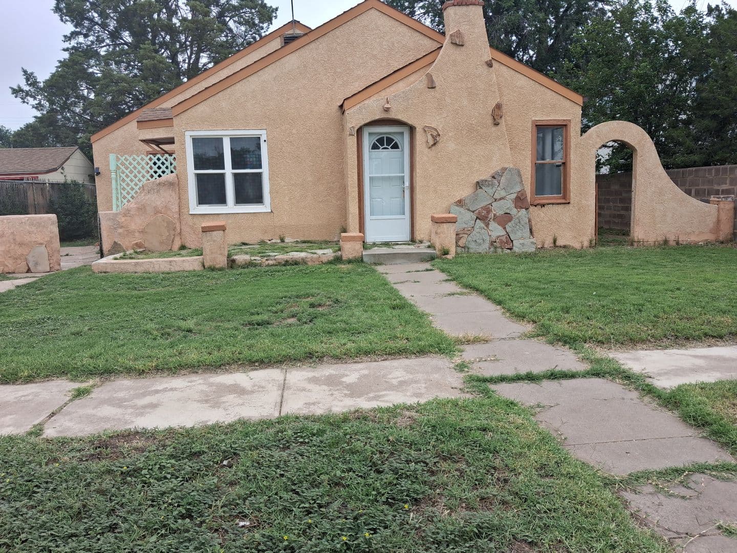 Portales House: 409 S Ave H