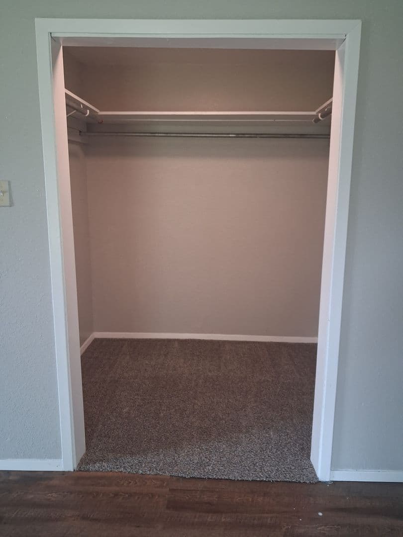 Portales Apartment: 905-907 N Ave K