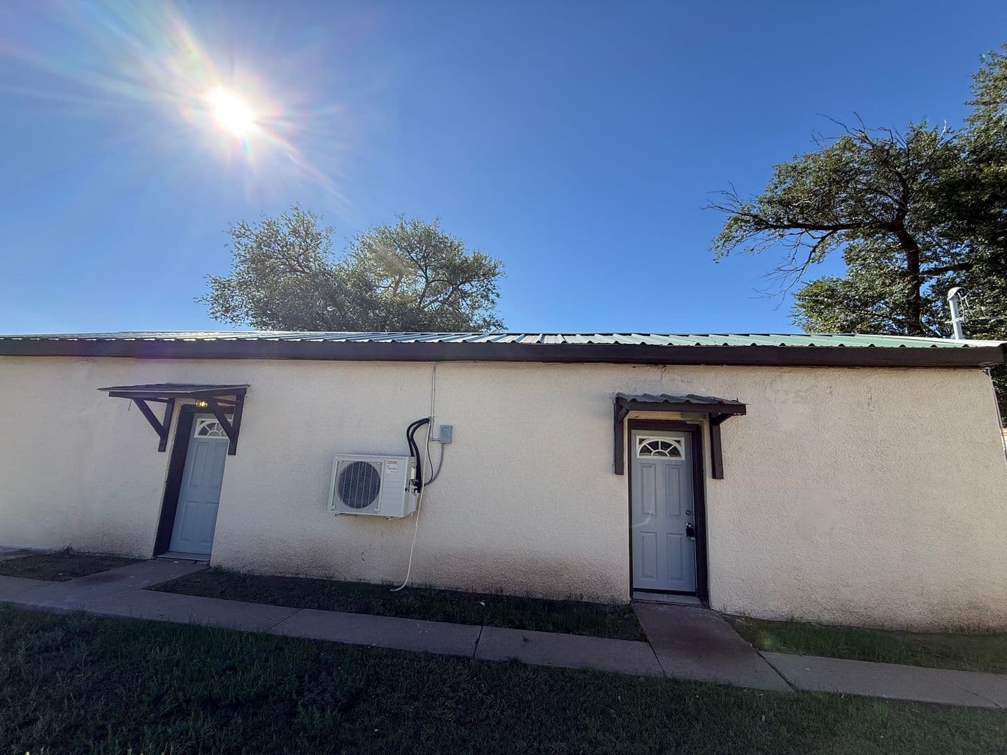 Clovis Apartment: 1012 Thornton St