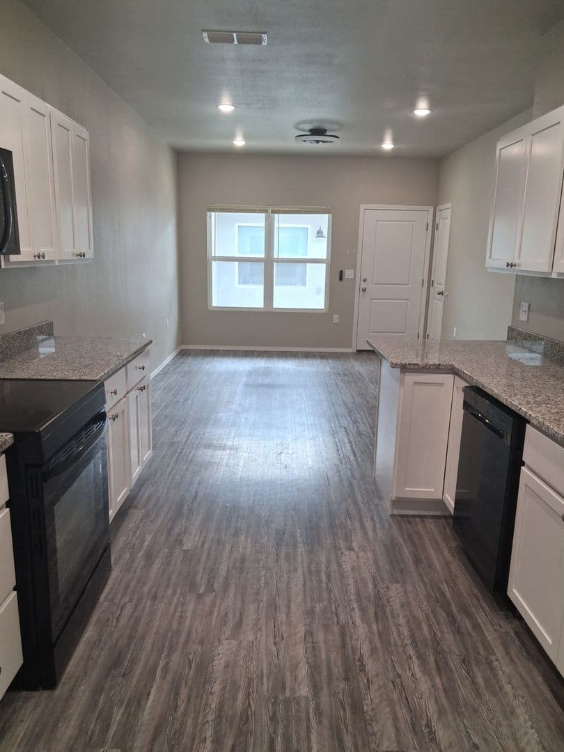 Portales Apartment: 322 N Ave B