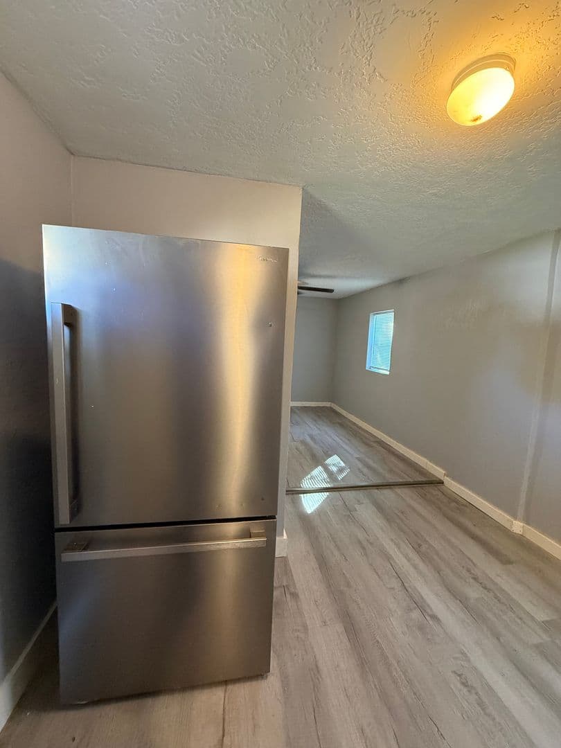 Clovis Apartment: 1012 Thornton St