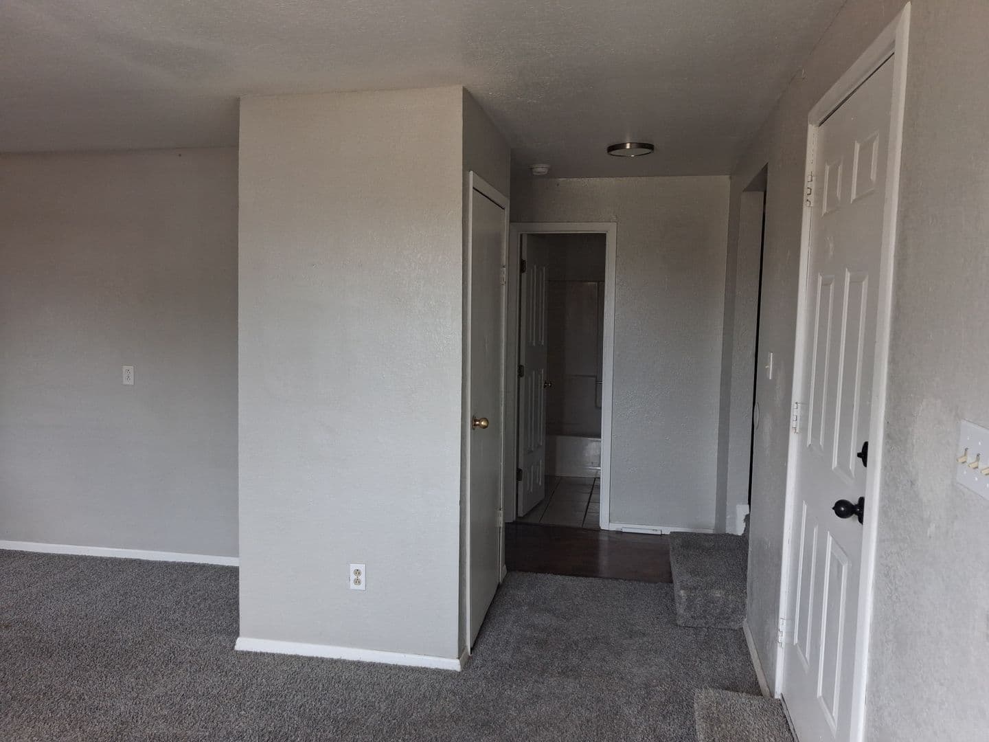 Portales Apartment: 905-907 N Ave K