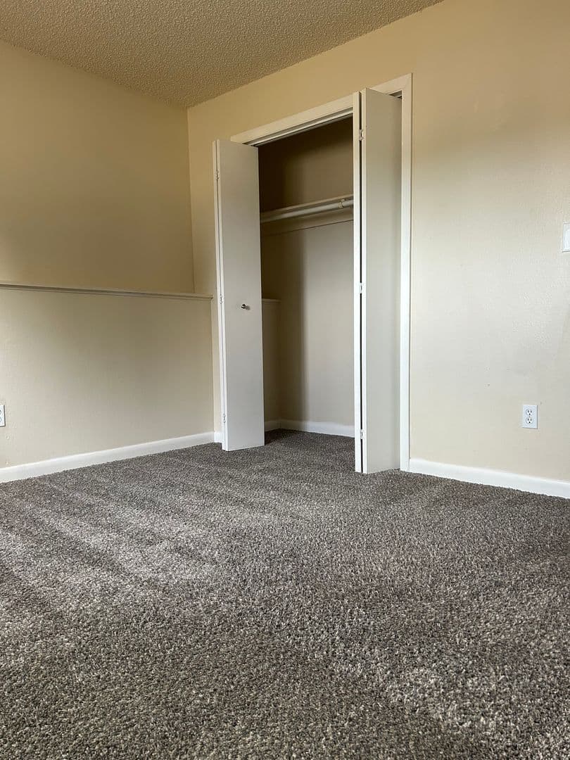 Woodland Park Apartment: 407 Mountain View Place