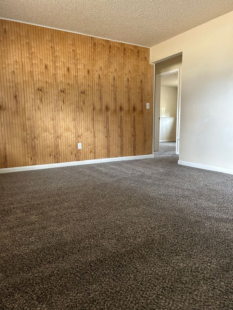 Woodland Park Apartment: 407 Mountain View Place