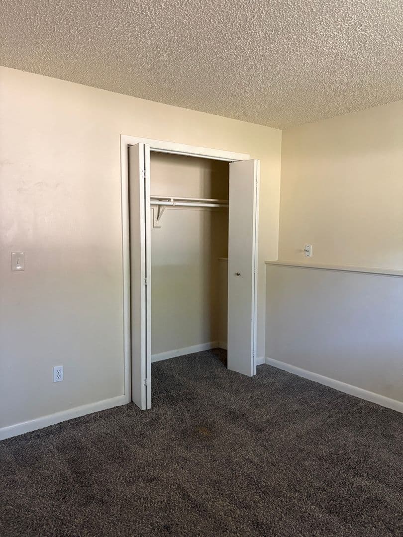 Woodland Park Apartment: 407 Mountain View Place